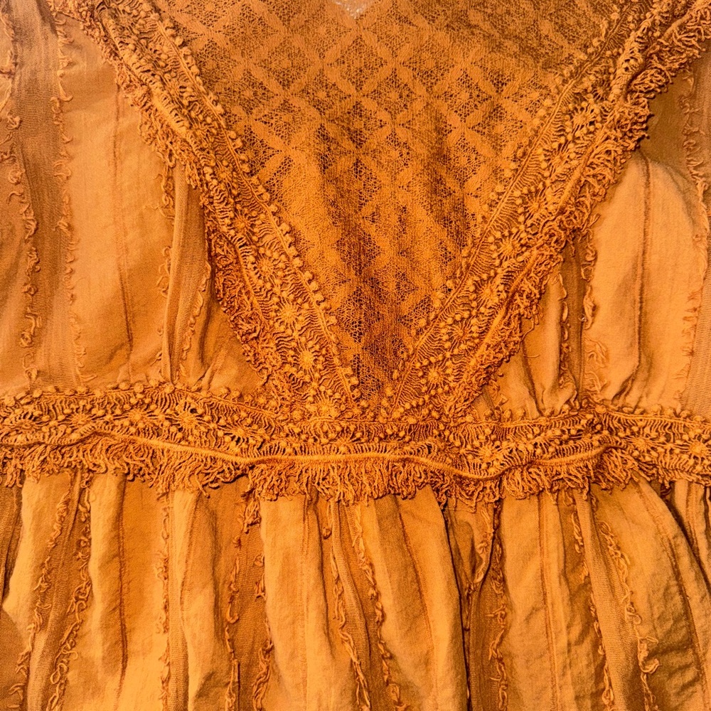Beautiful blouse - Picture 2 of 3
